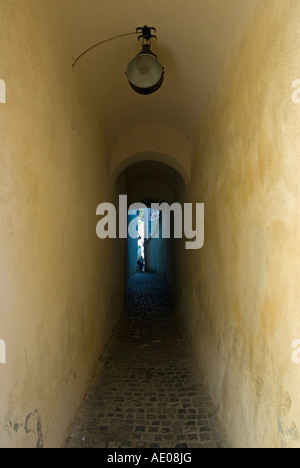 Brasov, Siebenbürgen, Rumänien. Str Storii (Seil Street) von Europa engsten Gassen (1,32 m breite 83 m lang) Stockfoto