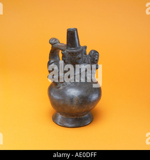 ANTHROPOMORPHE Keramik Krug CHIMU Kultur 13. Jahrhundert PERU Südamerika Stockfoto
