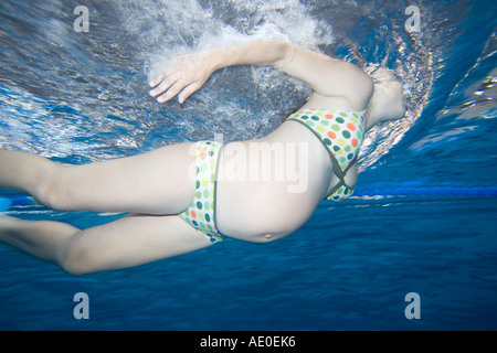 Schwangeren-schwimmen Stockfoto