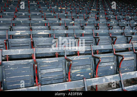 Leere Sitze im Fenway Park in Boston. Stockfoto