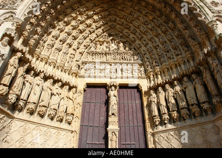 Hauptportal der Kathedrale Notre-Dame (Amiens-Picardie-Frankreich) Stockfoto