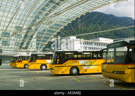 Das integrierte öffentliche Transportsystem bei Chur Schweiz das Bus-System die Züge trifft Stockfoto