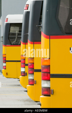 Das integrierte öffentliche Transportsystem bei Chur Schweiz das Bus-System die Züge trifft Stockfoto