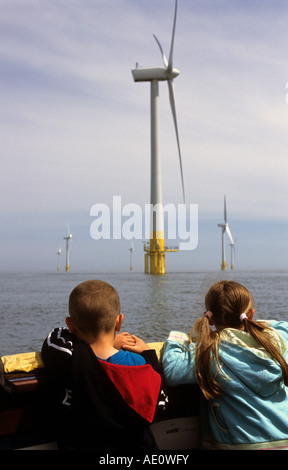 Sightseeing-Trip zu einem Offshore-Windpark, UK. Stockfoto