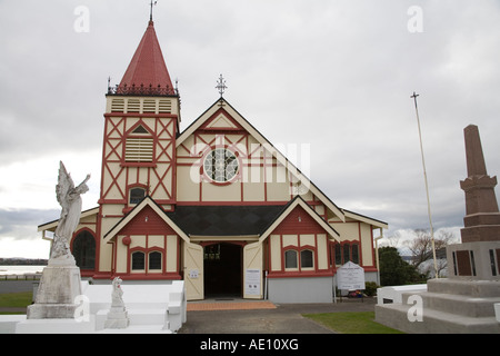 ROTORUA auf der Nordinsel Neuseeland kann St Glauben der anglikanischen Kirche in Maori Dorf 1914 von Ohinemutu attraktive Holzstruktur Tudor außen gebaut Stockfoto