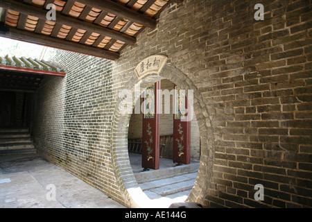 Kreis-Eingang des Tai Fu Tai Mansion in neue Gebiete Hongkong China Stockfoto