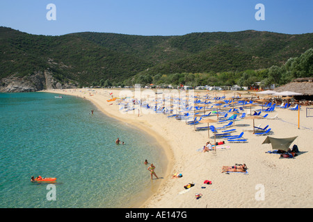 einer der Strände in der Nähe von Kalamitsi auf Sithonia Halbinsel auf der Halbinsel Chalkidiki in Griechenland Stockfoto