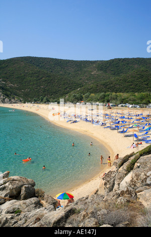 einer der Strände in der Nähe von Kalamitsi auf Sithonia Halbinsel auf der Halbinsel Chalkidiki in Griechenland Stockfoto