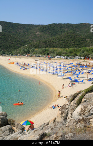 einer der Strände in der Nähe von Kalamitsi auf Sithonia Halbinsel auf der Halbinsel Chalkidiki in Griechenland Stockfoto