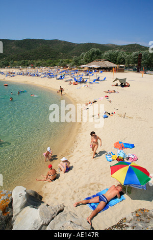 einer der Strände in der Nähe von Kalamitsi auf Sithonia Halbinsel auf der Halbinsel Chalkidiki in Griechenland Stockfoto