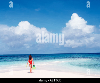 Junge Australian aboriginal Frau für Schnorcheln am Great Barrier Reef Queensland Australien bereit Stockfoto