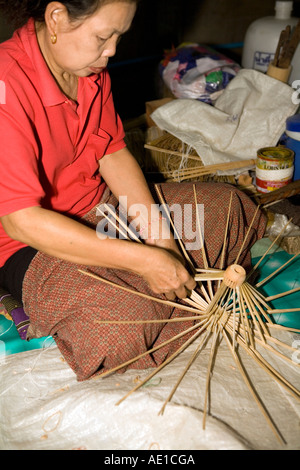 Handgemalte Regenschirm und Fan von Bo Sang, Chaing Mai, Thailand Stockfoto