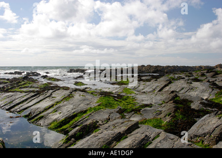 Flut über Fels-Pools am Strand von Aberystwyth, Wales Stockfoto