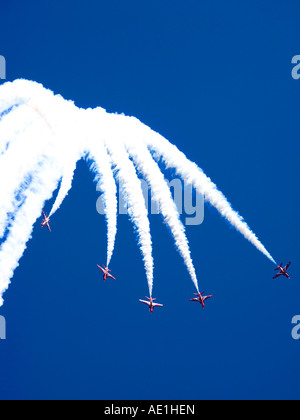 Royal Jordanian Falcons Extra EA300S Kolben Propeller Kunstflug vier Rauch Kondensstreifen Stockfoto