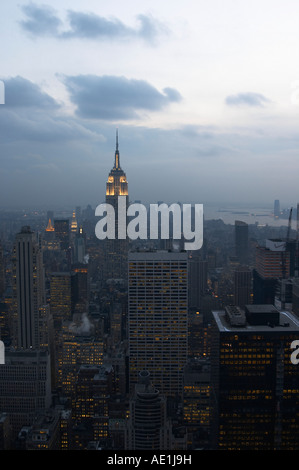 Nahaufnahme der Nacht Zeit Skyline von Manhattan mit Empire State Building Stockfoto