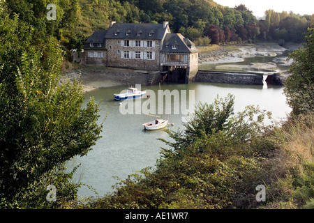 LA RICHARDAIS TIDE MÜHLE UND RANCE FLUß BRETAGNE FRANKREICH Stockfoto