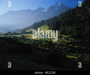 Kapelle Alm am Morgen Alpes Kanton Uri, Schweiz Stockfoto