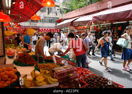Litschi verkaufen in offenen Straßenmarkt in Causeway Bay Hong Kong China Stockfoto