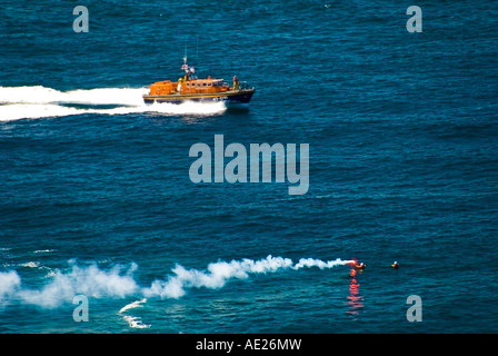 Sennen Cove Tyne Klasse Rettungsboot Ausübung von Lands End Stockfoto