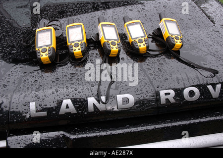 Garmin GPS60 Sat-Receiver auf der Motorhaube von einen Land Rover Discovery Stockfoto