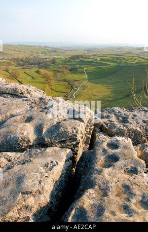 Blick von der Spitze der Malham Cove Yorkshire Dales UK Stockfoto