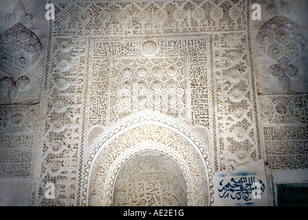 Kalligraphie über Mihrab an der Qibla-Mauer in der Al-Ashrafiya-Moschee Taiz Jemen Stockfoto
