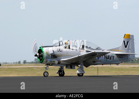 Amerikanische Prop Gefahren Krieg Flugzeug namens Ditto auf dem Taxiway auf der MacDill Air Force Base in Tampa Florida USA Stockfoto