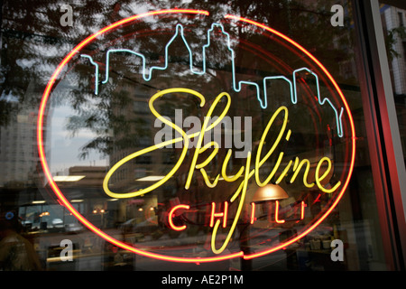 Cincinnati Ohio, Skyline Chili, Neonschild, Fenster, Restaurant Restaurants Essen Essen Essen Cafe Cafes, Essen, OH070726060 Stockfoto