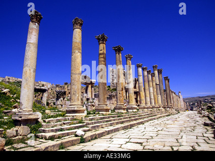 Spalten markieren den Standort von der alten römischen und Crusader Stadt von Jerash in der Nähe von Amman Jordanien Stockfoto