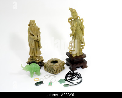 Jade Schmuck und Skulpturen Kuan Yin Bodhisattva des Mitgefühls und Wen Ch'ang Gott der Literatur Stockfoto