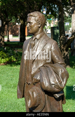 Minnesota Twin Cities Minneapolis-Saint Paul F Scott Fitzgerald Autor Statue im Reis-Park in St. Paul Stockfoto