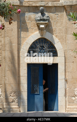 Hauptportal von Beit Jimal (Bet Gamal) katholischen Kloster der Salesianer Mönche in der Nähe von Beit Shemesh, Israel ausführen Stockfoto