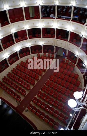 Innenraum des Apollo Theaters in Ermoupoli aus Vogelperspektive Stockfoto