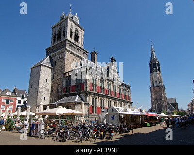Wochenmarkt auf dem Marktplatz in der Altstadt im Zentrum von Delft Niederlande Stockfoto