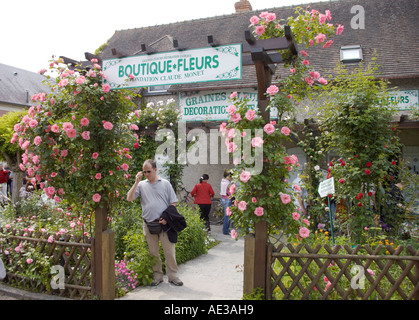 eine Blume bedeckt die Claude Monet Stiftung Giverney laden Stockfoto