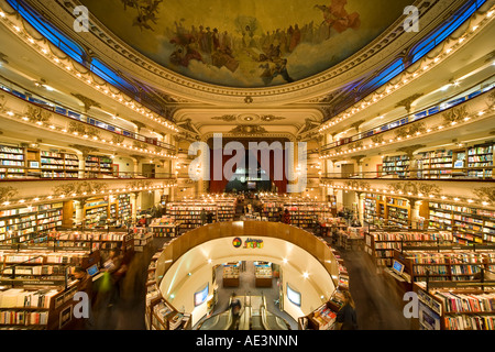 Buenos Aires. Mega-Buchhandlung El Ateneo. Umgebautes Theater Grand Splendid, jetzt die größte Buchhandlung Lateinamerikas. Stockfoto