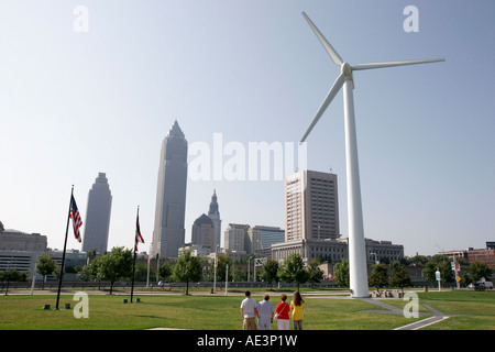 Ohio Cuyahoga County, Cleveland, windbetriebener Stromerzeuger, Skyline in der Innenstadt, Key Tower, OH070730011 Stockfoto