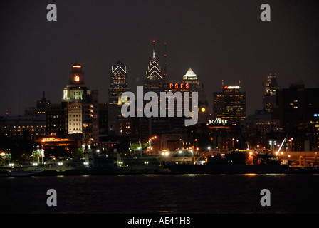 Ansicht von Philadelphia aus Camden, NJ bei Nacht Philadelphia Pennsylvania PA USA Stockfoto