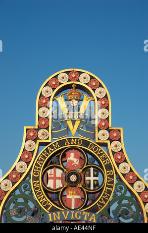 London, Chatham and Dover Railway unterzeichnen auf der alten Blackfriars Railway Bridge London UK Stockfoto