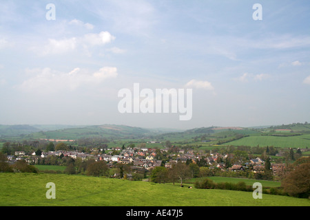 Das Dorf Clun, eingebettet in das Tal von Clun, Shropshire Stockfoto