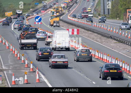 Verkehrsdurchfahrt auf der Autobahn M6, England. Stockfoto