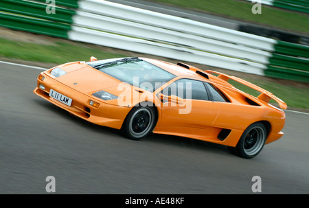 Lamborghini Murcielago Sportwagen auf einer Rennstrecke. Stockfoto