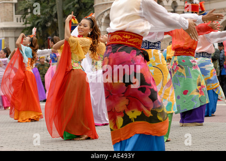 Malaiische Tänzerinnen in Tracht, Kuala Lumpur City Tag gedenken, Merdeka Square, Kuala Lumpur, Malaysia, Asien Stockfoto