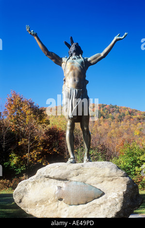 Ein hoch auf die Sunrise-Statue auf der Mohawk Trail, Massachusetts, USA Stockfoto