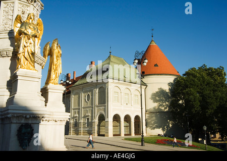 Goldene Statuen und Befestigungsanlagen aus dem 16. Jahrhundert im mittelalterlichen alten Stadt Kaptol, Zagreb, Kroatien, Europa Stockfoto