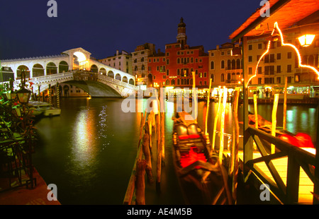 Italien Venedig Canale Grande Rialto Brücke Gondel twilight Stockfoto