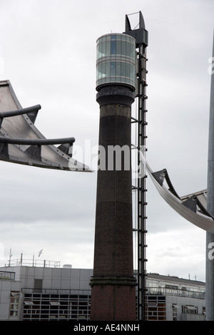 185 ft hoch Old Jameson Distillery Schornstein Smithfield Village Dublin Stockfoto