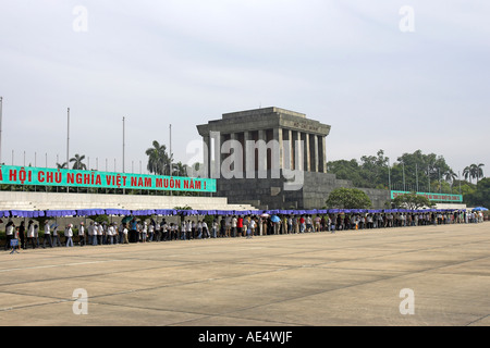 Massen-Warteschlange, die Datei in das Ho Chi Minh Mausoleum Hanoi Vietnam Stockfoto