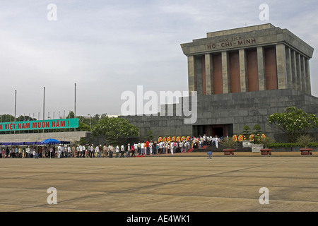 Massen-Warteschlange, die Datei in das Ho Chi Minh Mausoleum Hanoi Vietnam Stockfoto