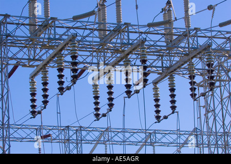 Hochspannungs-Isolatoren an einem Elektrizitätswerk Umspannwerk Livermore, Kalifornien Stockfoto